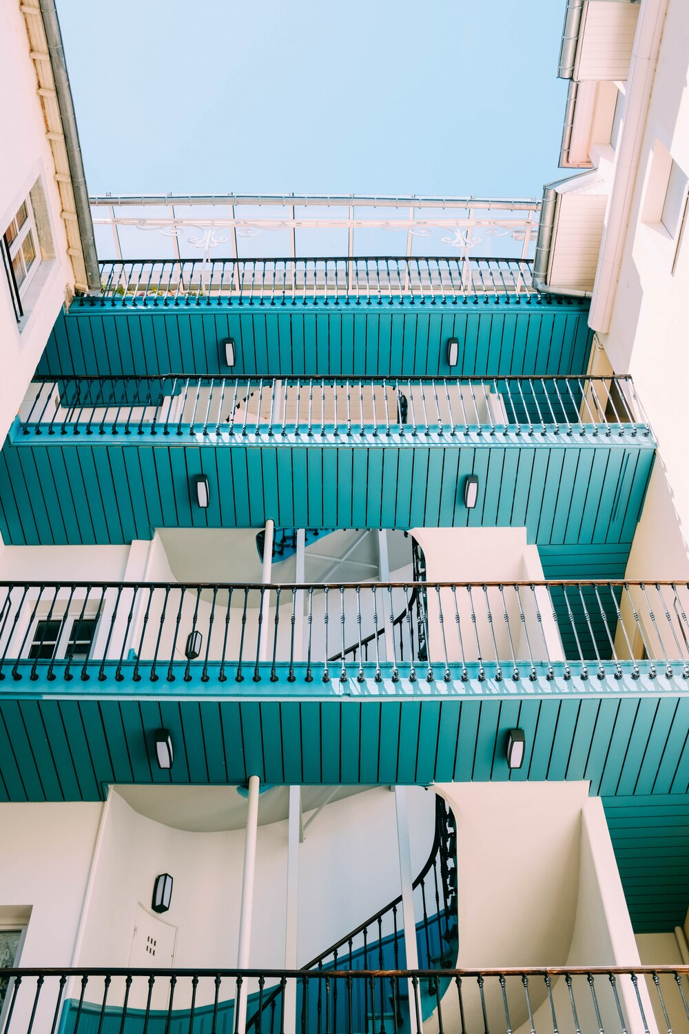 vertical-low-angle-shot-white-blue-wooden-building_181624-8283