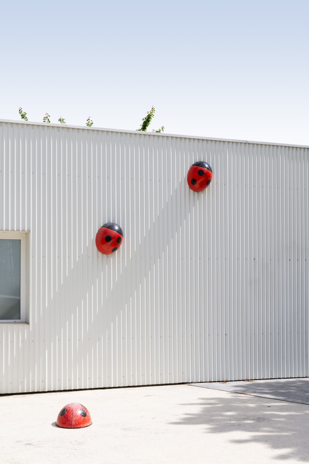 vertical-white-wall-with-cute-ladybug-decorations-it_181624-6494